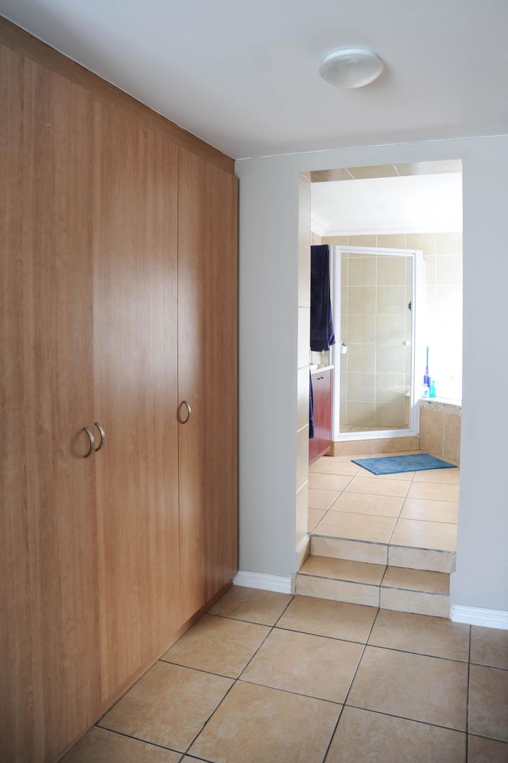 To Let 4 Bedroom Property for Rent in Calypso Beach Western Cape